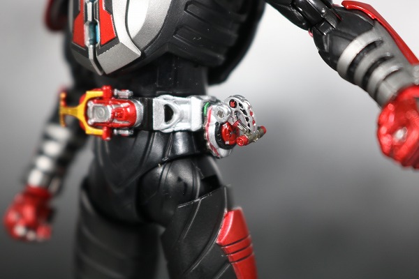 S.H.フィギュアーツ　仮面ライダーカブト　ハイパーフォーム　真骨彫製法　レビュー　全身