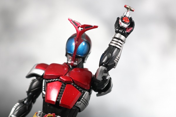 S.H.フィギュアーツ　仮面ライダーカブト　ハイパーフォーム　真骨彫製法　レビュー　アクション