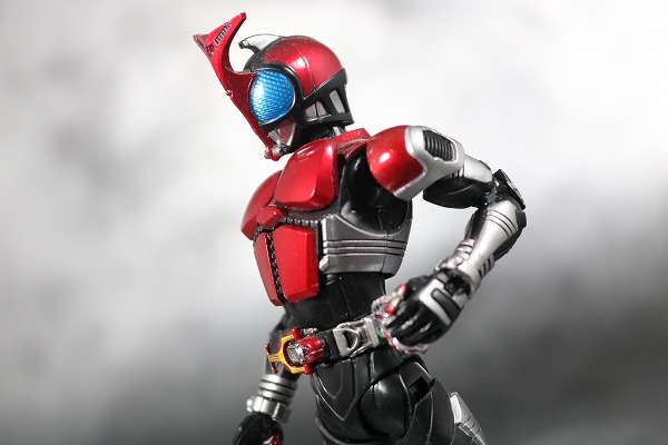 S.H.フィギュアーツ　仮面ライダーカブト　ハイパーフォーム　真骨彫製法　レビュー　アクション