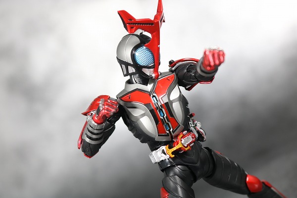 S.H.フィギュアーツ　仮面ライダーカブト　ハイパーフォーム　真骨彫製法　レビュー　アクション