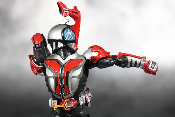 S.H.フィギュアーツ　仮面ライダーカブト　ハイパーフォーム　真骨彫製法　レビュー　可動 