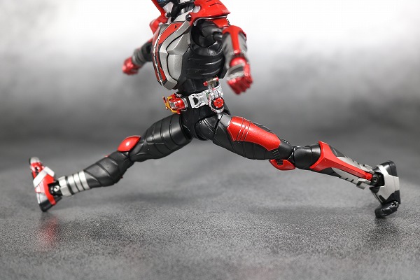 S.H.フィギュアーツ　仮面ライダーカブト　ハイパーフォーム　真骨彫製法　レビュー　可動 