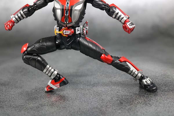 S.H.フィギュアーツ　仮面ライダーカブト　ハイパーフォーム　真骨彫製法　レビュー　可動 