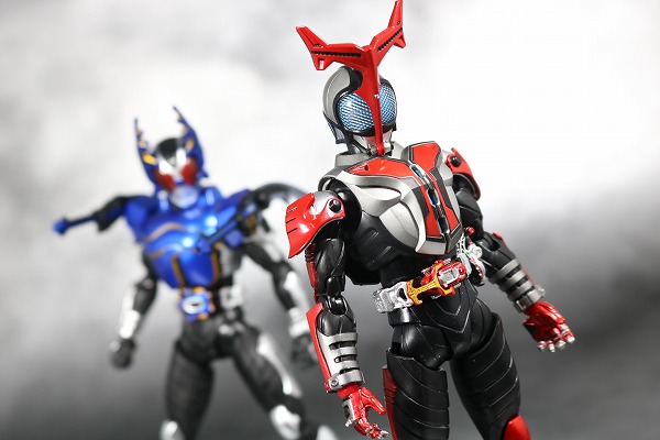 S.H.フィギュアーツ　仮面ライダーカブト　ハイパーフォーム　真骨彫製法　レビュー　アクション