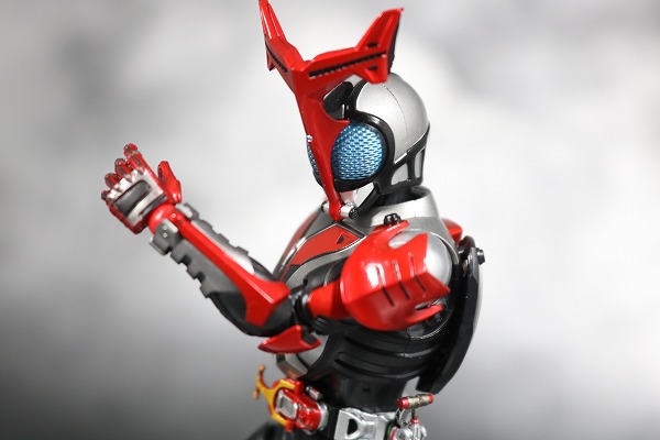 S.H.フィギュアーツ　仮面ライダーカブト　ハイパーフォーム　真骨彫製法　レビュー　アクション