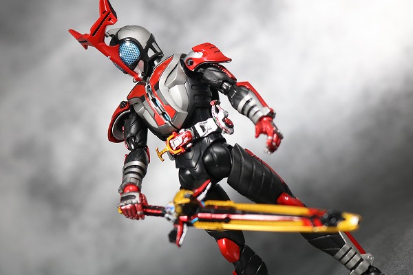 S.H.フィギュアーツ　仮面ライダーカブト　ハイパーフォーム　真骨彫製法　レビュー　アクション