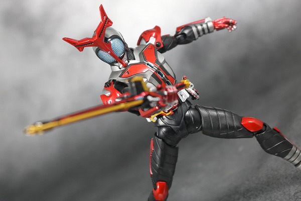 S.H.フィギュアーツ　仮面ライダーカブト　ハイパーフォーム　真骨彫製法　レビュー　アクション