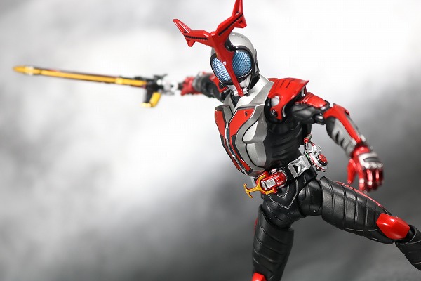 S.H.フィギュアーツ　仮面ライダーカブト　ハイパーフォーム　真骨彫製法　レビュー　アクション