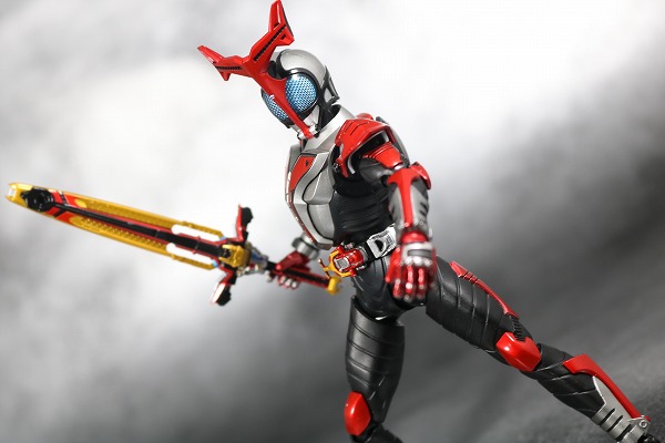 S.H.フィギュアーツ　仮面ライダーカブト　ハイパーフォーム　真骨彫製法　レビュー　アクション