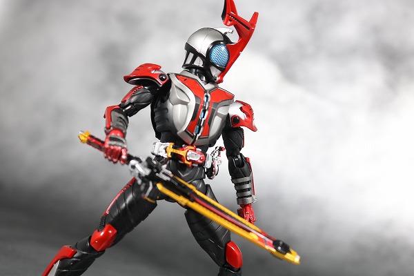 S.H.フィギュアーツ　仮面ライダーカブト　ハイパーフォーム　真骨彫製法　レビュー　アクション