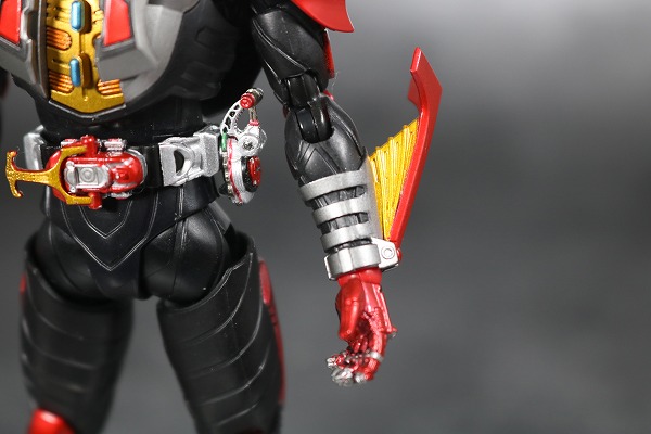 S.H.フィギュアーツ　仮面ライダーカブト　ハイパーフォーム　真骨彫製法　レビュー　付属品 