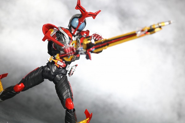 S.H.フィギュアーツ　仮面ライダーカブト　ハイパーフォーム　真骨彫製法　レビュー　アクション