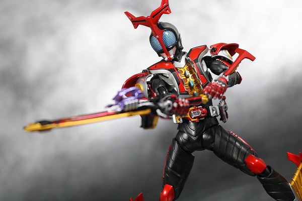 S.H.フィギュアーツ　仮面ライダーカブト　ハイパーフォーム　真骨彫製法　レビュー　アクション