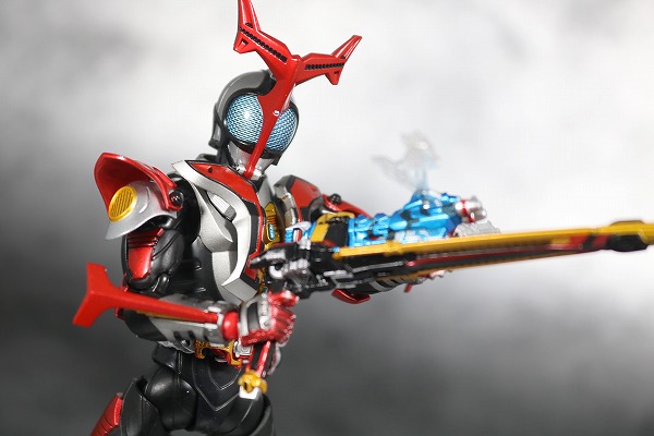 S.H.フィギュアーツ　仮面ライダーカブト　ハイパーフォーム　真骨彫製法　レビュー　アクション