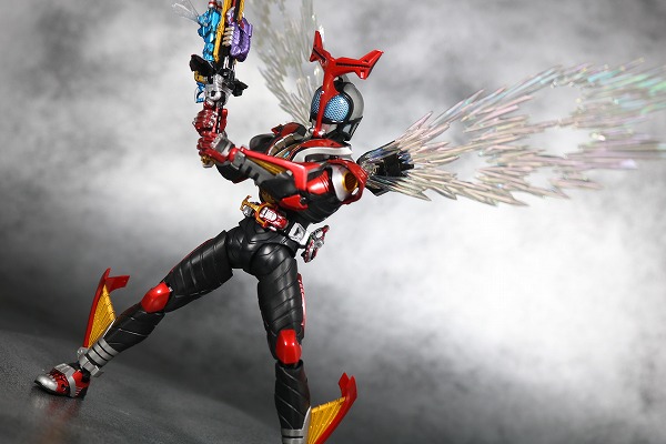 S.H.フィギュアーツ　仮面ライダーカブト　ハイパーフォーム　真骨彫製法　レビュー　アクション