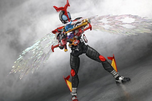 S.H.フィギュアーツ　仮面ライダーカブト　ハイパーフォーム　真骨彫製法　レビュー　アクション