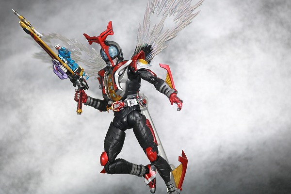 S.H.フィギュアーツ　仮面ライダーカブト　ハイパーフォーム　真骨彫製法　レビュー　アクション