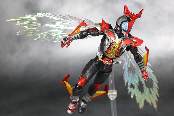 S.H.フィギュアーツ　仮面ライダーカブト　ハイパーフォーム　真骨彫製法　レビュー　アクション