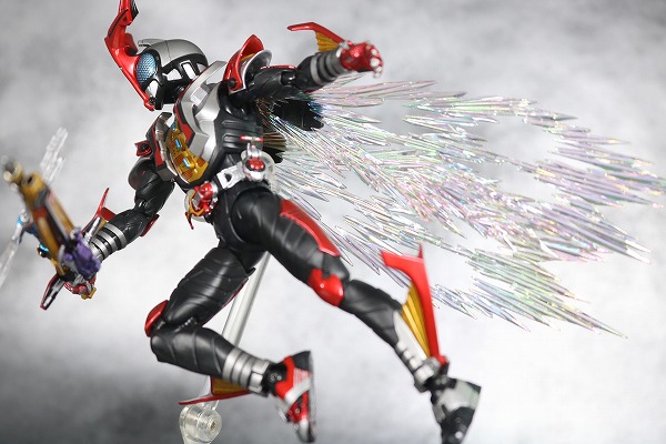 S.H.フィギュアーツ　仮面ライダーカブト ハイパーフォーム　真骨彫製法　レビュー