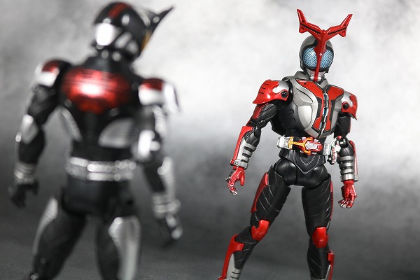 S.H.フィギュアーツ　仮面ライダーカブト　ハイパーフォーム　真骨彫製法　レビュー　アクション