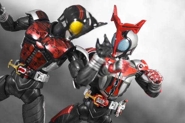 S.H.フィギュアーツ　仮面ライダーカブト　ハイパーフォーム　真骨彫製法　レビュー　アクション