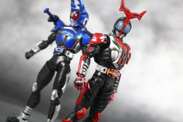 S.H.フィギュアーツ　仮面ライダーカブト　ハイパーフォーム　真骨彫製法　レビュー　アクション