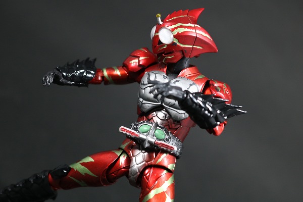 S.H.フィギュアーツ　仮面ライダーアマゾンアルファ（2nd season Ver.）　レビュー　アクション