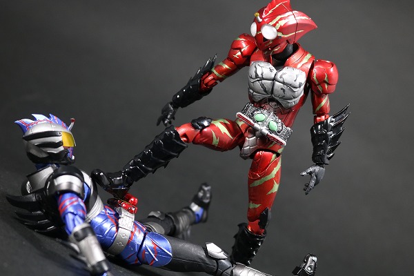 S.H.フィギュアーツ　仮面ライダーアマゾンアルファ（2nd season Ver.）　レビュー　アクション