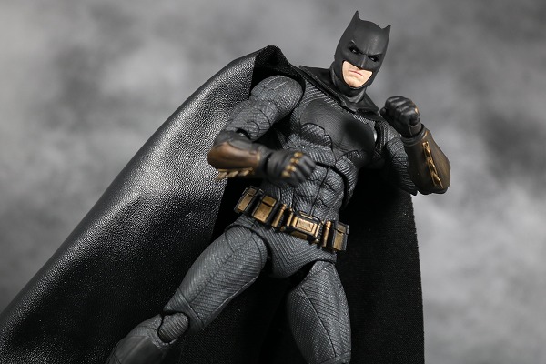 MAFEX　バットマン（『ジャスティス・リーグ』）　レビュー