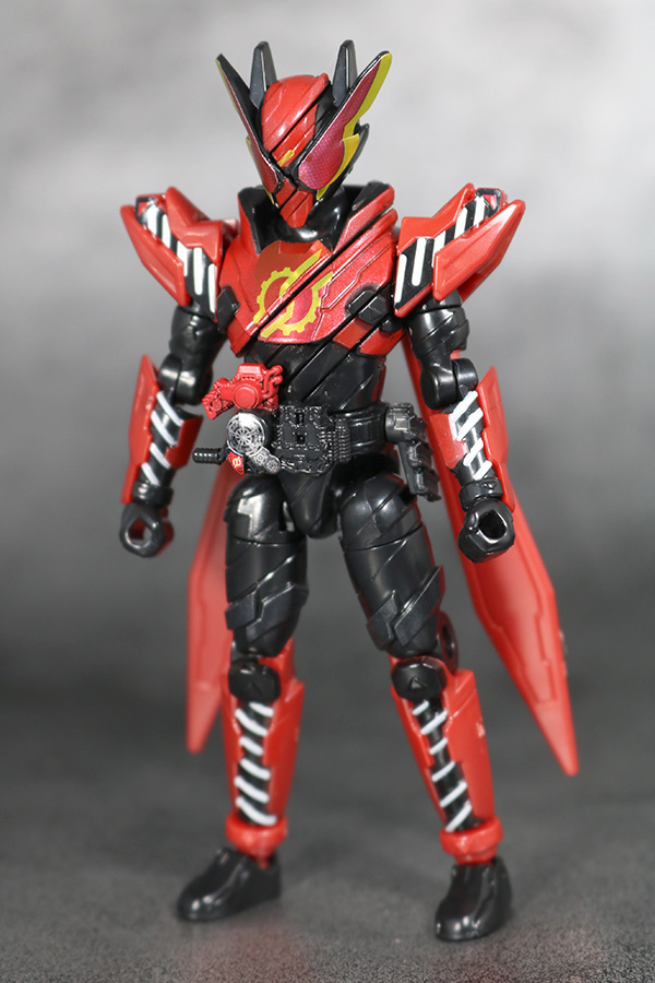 創動　仮面ライダービルド　BUILD8 Feat.装動　仮面ライダービルド ラビットラビットフォーム　 レビュー　全身