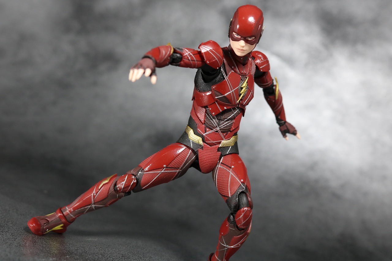 MAFEX　フラッシュ　ジャスティスリーグ　レビュー　アクション