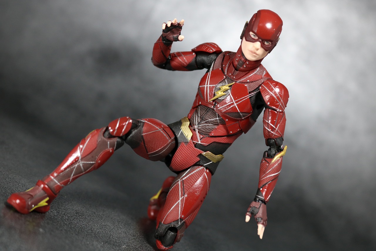 MAFEX　フラッシュ　ジャスティスリーグ　レビュー　アクション