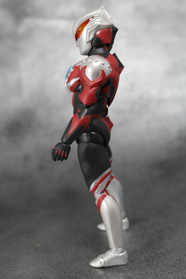 S.H.フィギュアーツ　ウルトラマンオーブ　サンダーブレスター　レビュー　全身