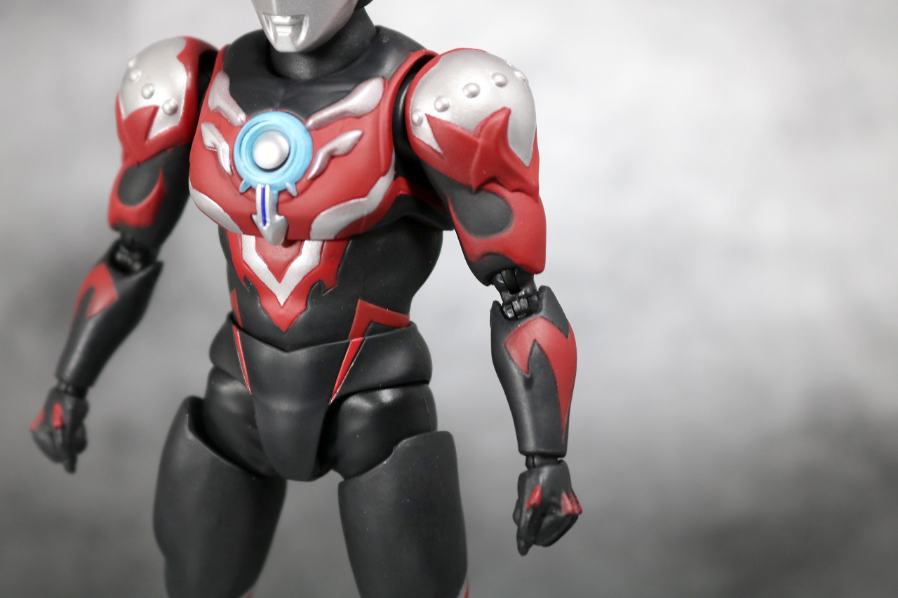 S.H.フィギュアーツ　ウルトラマンオーブ　サンダーブレスター　レビュー　全身