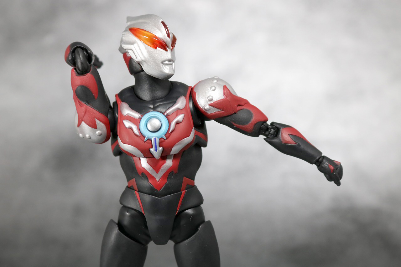 S.H.フィギュアーツ　ウルトラマンオーブ　サンダーブレスター　レビュー　可動範囲