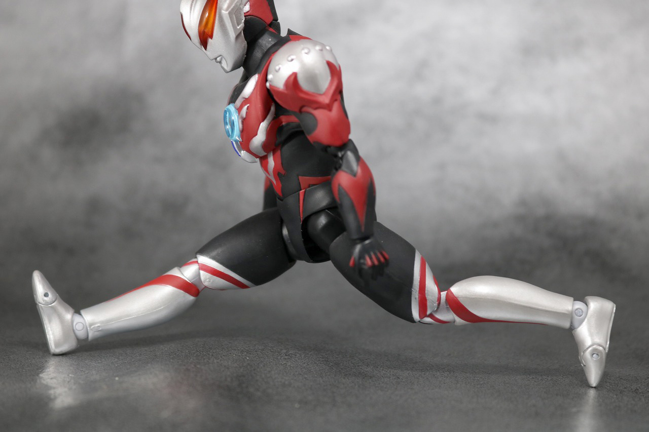 S.H.フィギュアーツ　ウルトラマンオーブ　サンダーブレスター　レビュー　可動範囲