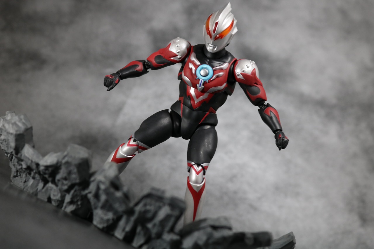 S.H.フィギュアーツ　ウルトラマンオーブ　サンダーブレスター　レビュー　アクション