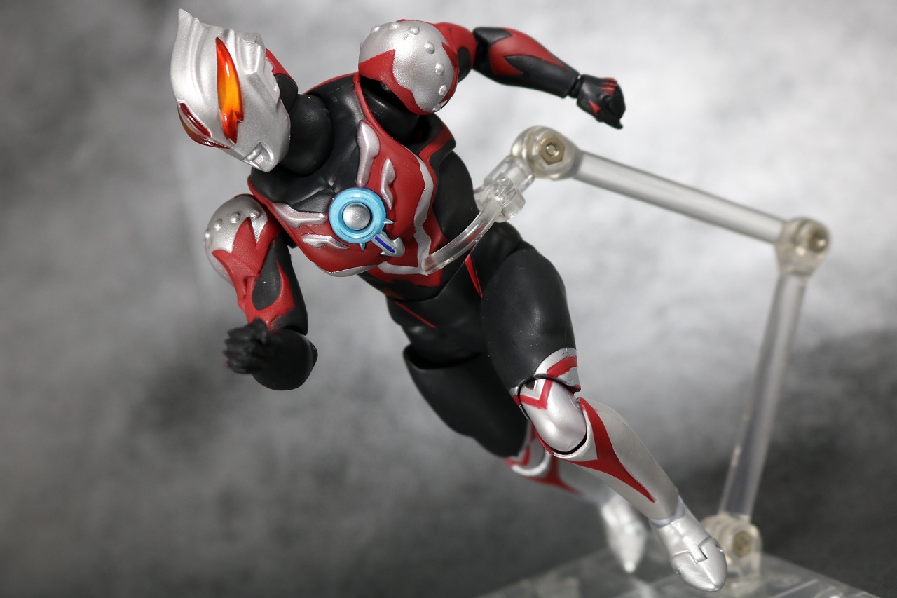 S.H.フィギュアーツ　ウルトラマンオーブ　サンダーブレスター　レビュー　アクション