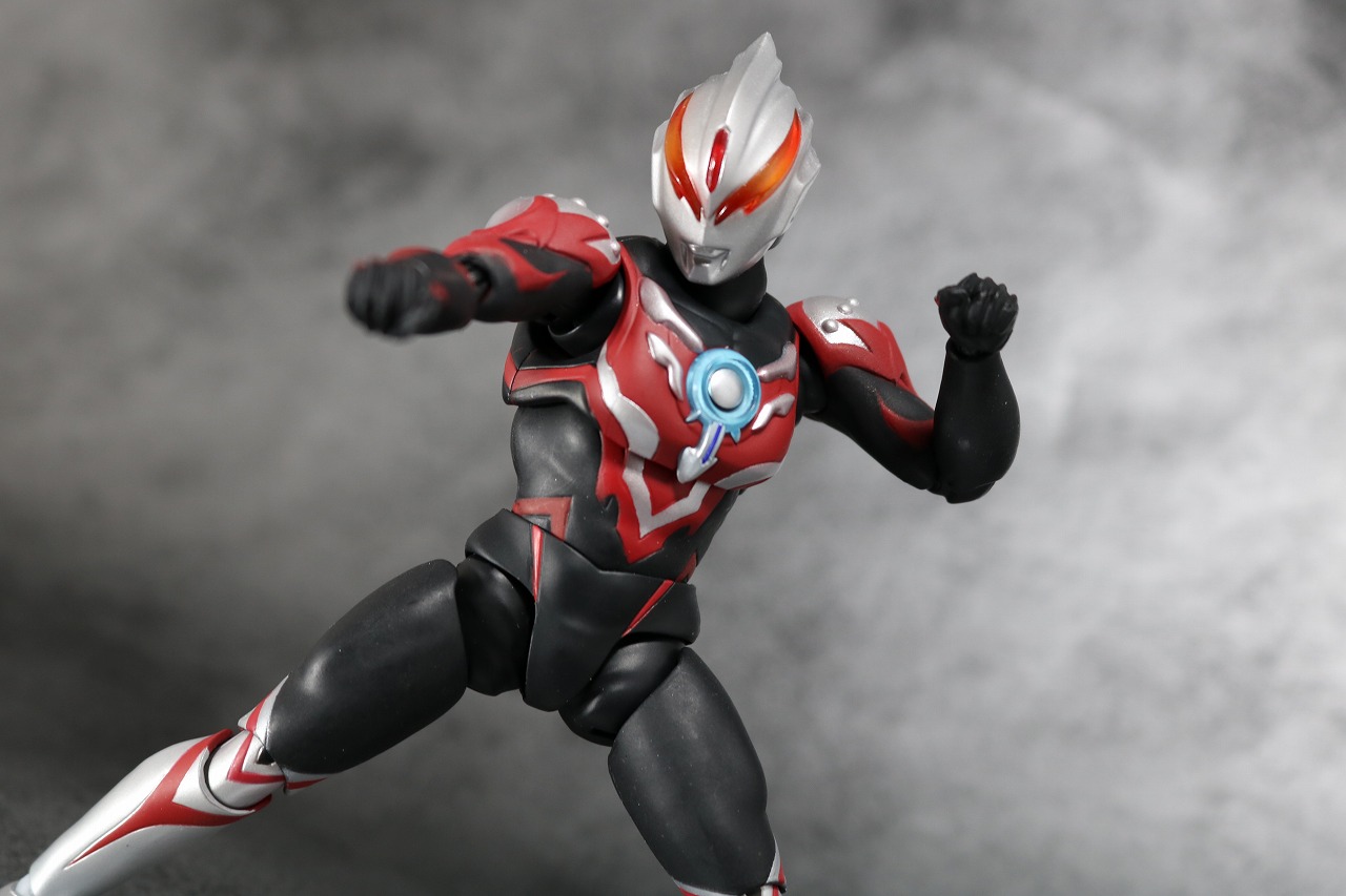 S.H.フィギュアーツ　ウルトラマンオーブ　サンダーブレスター　レビュー　アクション