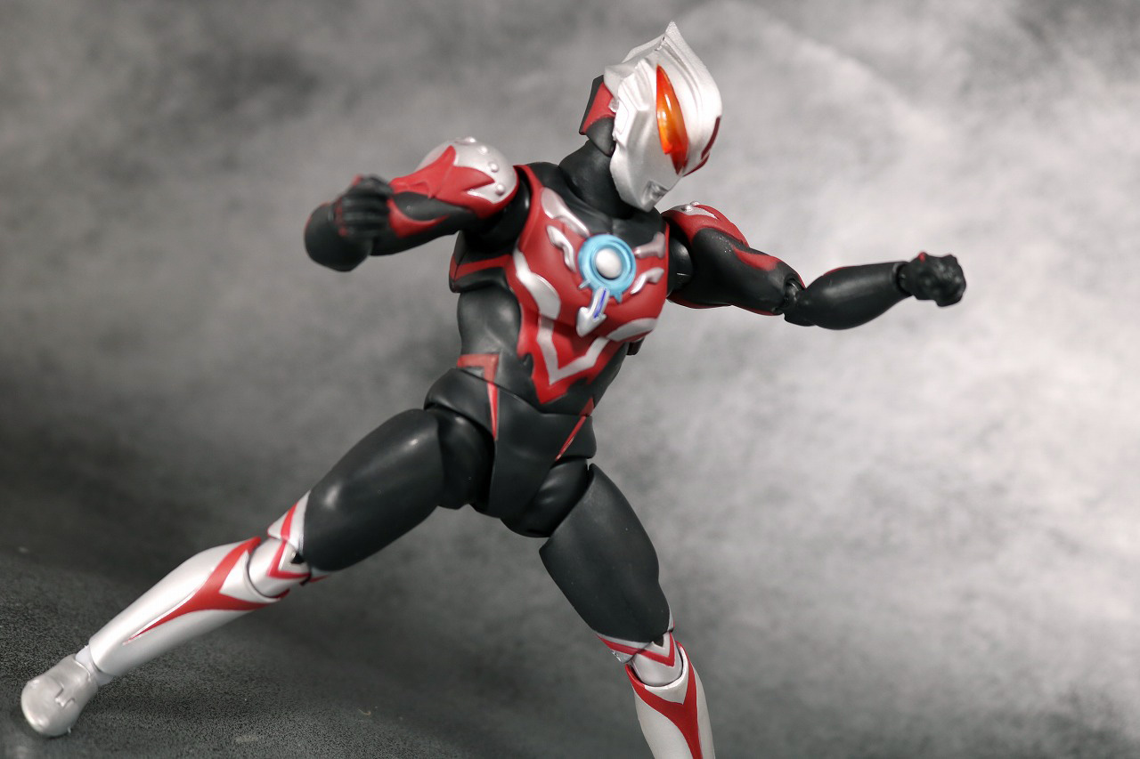 S.H.フィギュアーツ　ウルトラマンオーブ　サンダーブレスター　レビュー　アクション