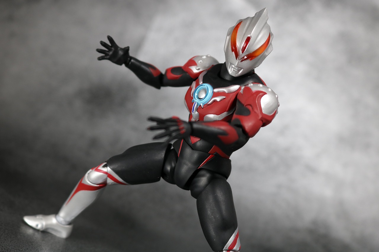 S.H.フィギュアーツ　ウルトラマンオーブ　サンダーブレスター　レビュー　アクション