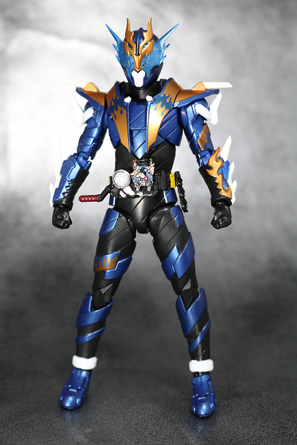 S.H.フィギュアーツ　仮面ライダークローズ　レビュー　全身