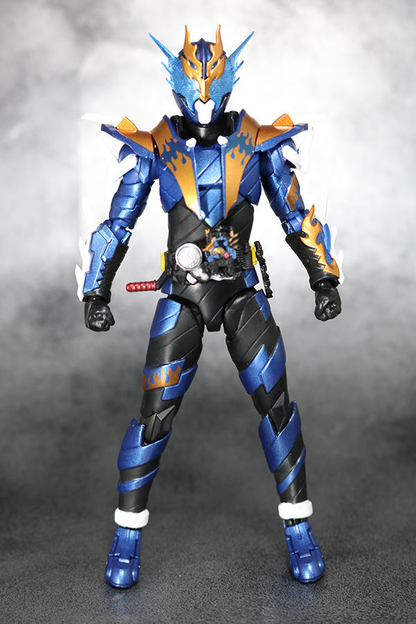 S.H.フィギュアーツ　仮面ライダークローズ　レビュー　全身