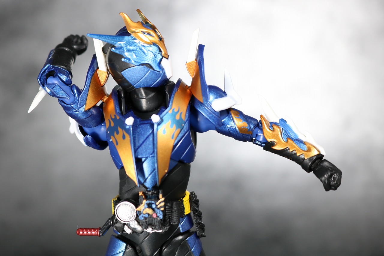 S.H.フィギュアーツ　仮面ライダークローズ　レビュー　可動範囲