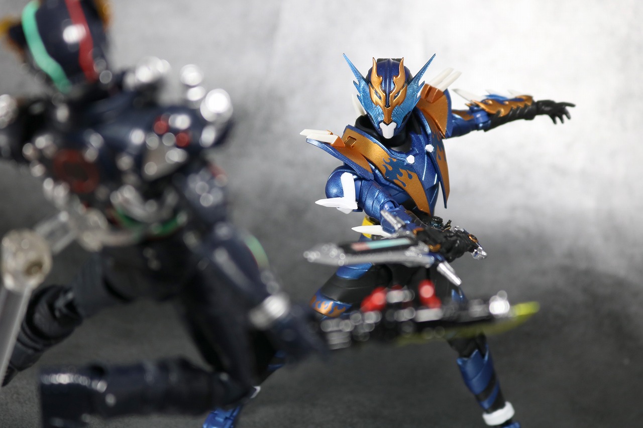 S.H.フィギュアーツ　仮面ライダークローズ　レビュー　アクション