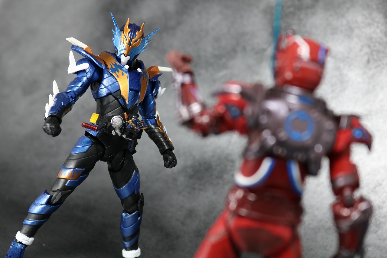 S.H.フィギュアーツ　仮面ライダークローズ　レビュー　アクション