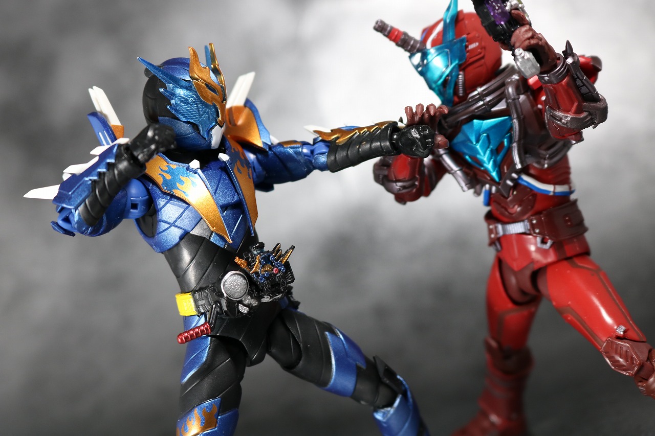 S.H.フィギュアーツ　仮面ライダークローズ　レビュー　アクション