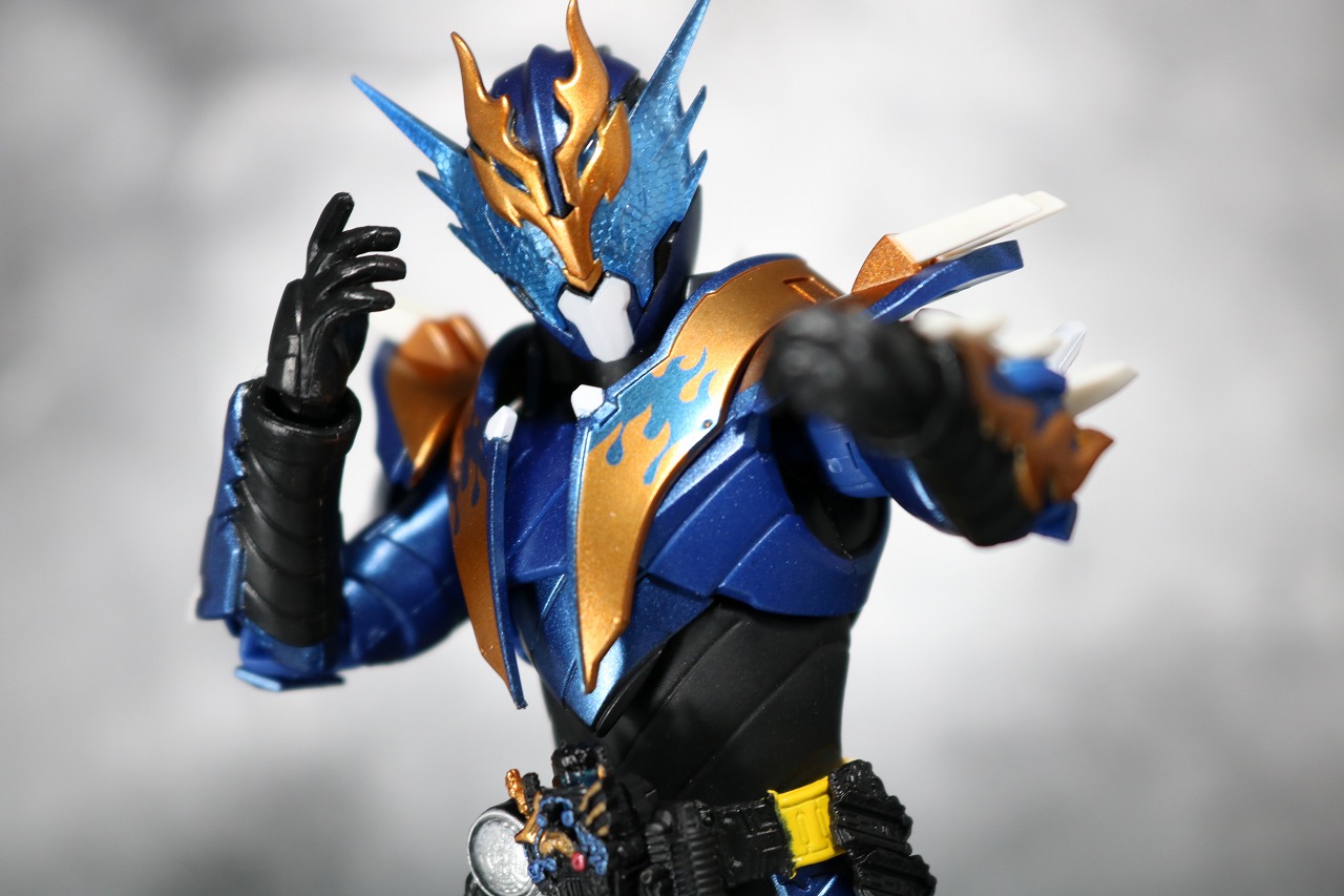 S.H.フィギュアーツ　仮面ライダークローズ　レビュー