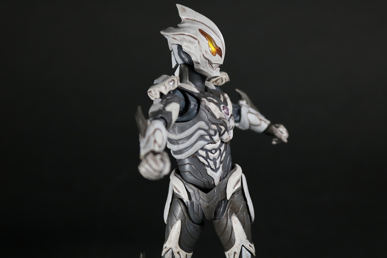 S.H.フィギュアーツ　ウルトラマンベリアル　アトロシアス　レビュー　可動範囲