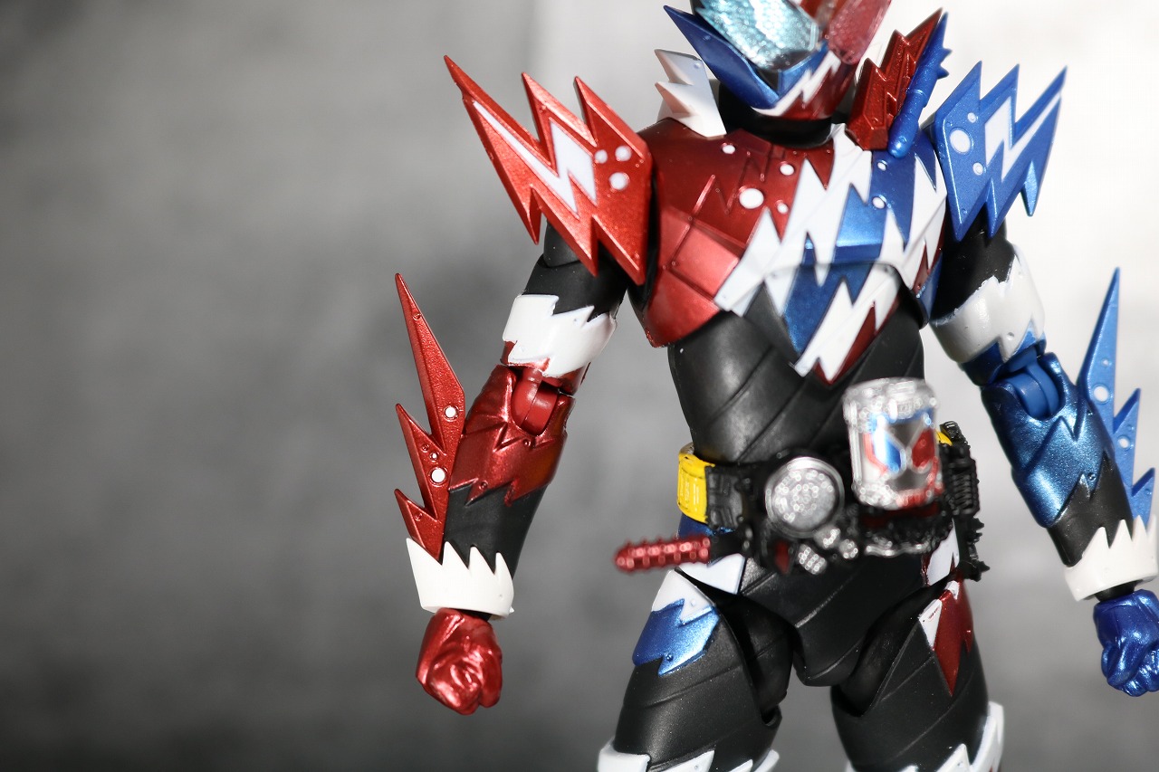 S.H.フィギュアーツ　仮面ライダービルド　ラビットタンク　スパークリング　レビュー　全身